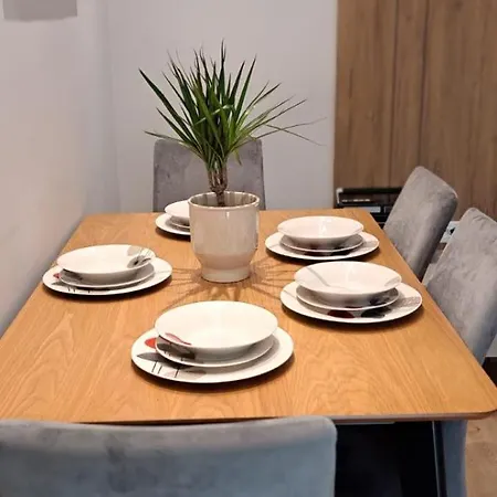 Daire Edgar's Center *