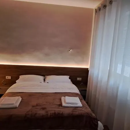 Edgar's Center Apartment *